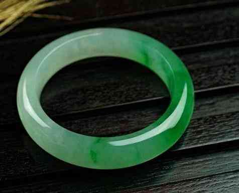 关于玉手镯的知识(关于玉手镯的知识有哪些)插图52 关于玉手镯的知识(关于玉手镯的知识有哪些)插图52