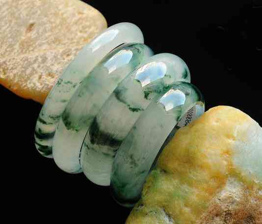 关于玉手镯的知识(关于玉手镯的知识有哪些)插图59 关于玉手镯的知识(关于玉手镯的知识有哪些)插图59