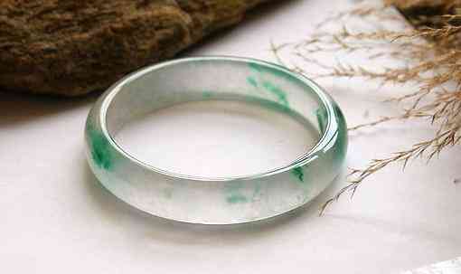 关于玉手镯的知识(关于玉手镯的知识有哪些)插图66 关于玉手镯的知识(关于玉手镯的知识有哪些)插图66