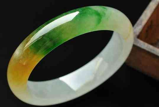 关于玉手镯的知识(关于玉手镯的知识有哪些)插图70 关于玉手镯的知识(关于玉手镯的知识有哪些)插图70