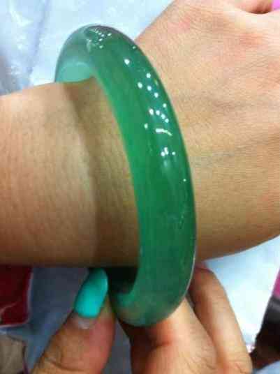 关于玉手镯的知识(关于玉手镯的知识有哪些)插图84 关于玉手镯的知识(关于玉手镯的知识有哪些)插图84