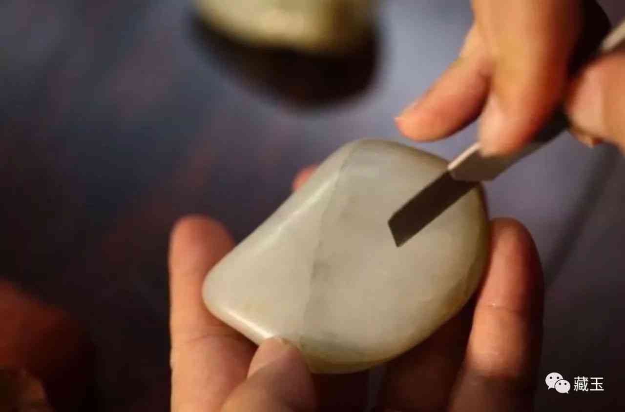 如何分辨和田玉的真假(如何分辨和田玉的真假鉴别)插图3 如何分辨和田玉的真假(如何分辨和田玉的真假鉴别)插图3