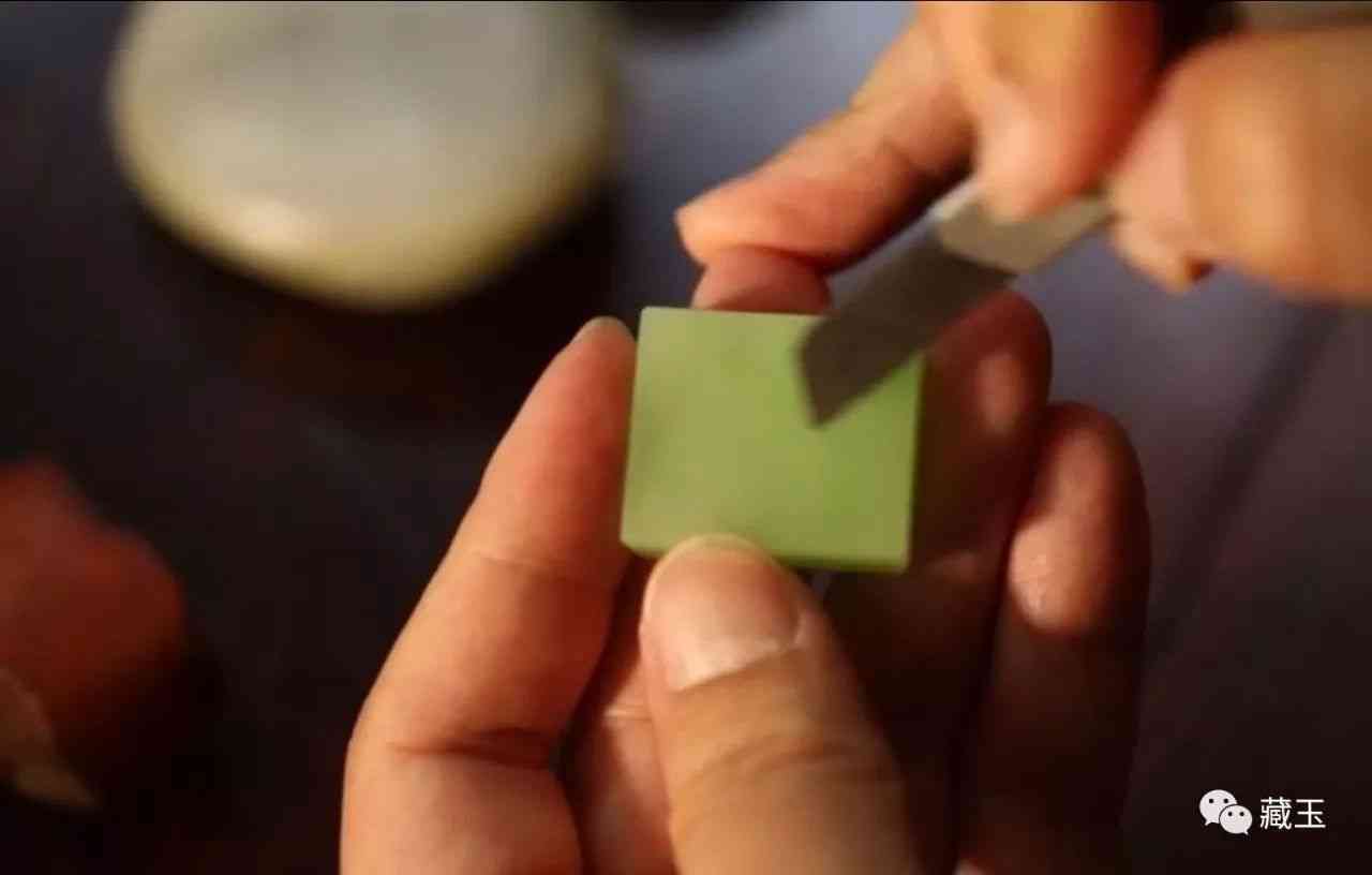 如何分辨和田玉的真假(如何分辨和田玉的真假鉴别)插图4 如何分辨和田玉的真假(如何分辨和田玉的真假鉴别)插图4