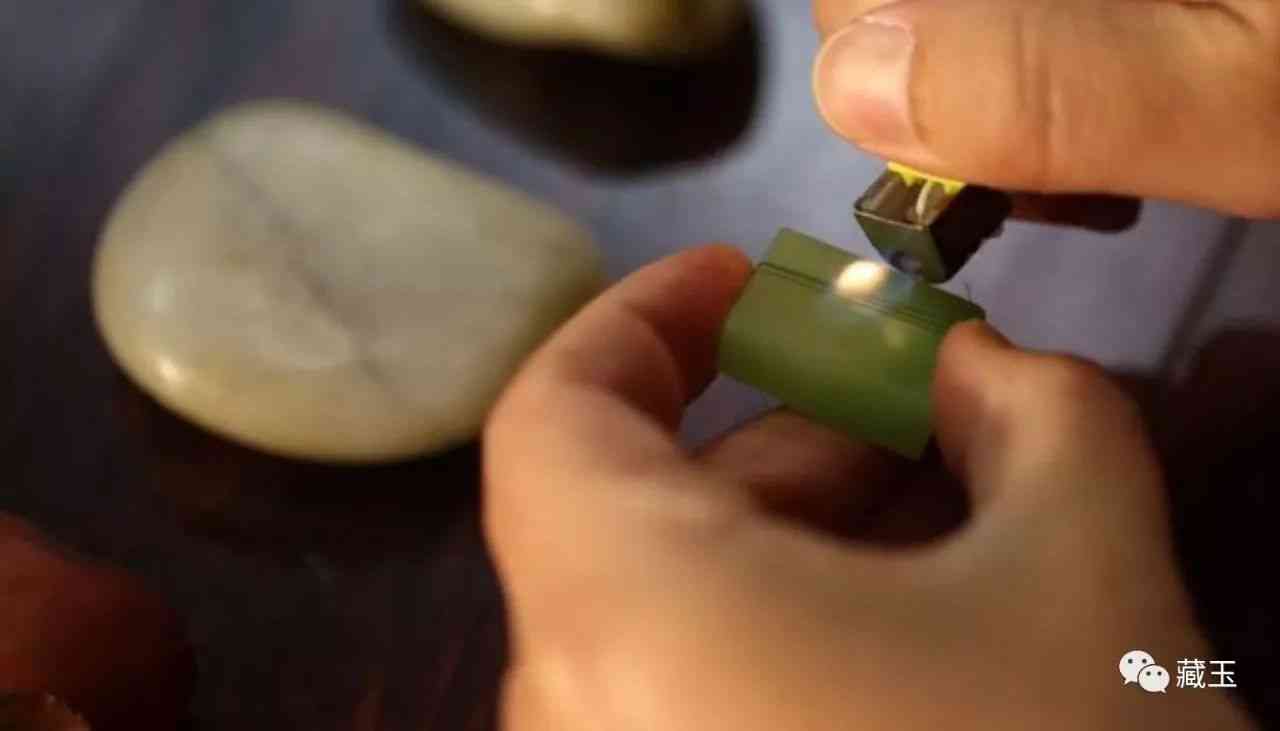 如何分辨和田玉的真假(如何分辨和田玉的真假鉴别)插图7 如何分辨和田玉的真假(如何分辨和田玉的真假鉴别)插图7