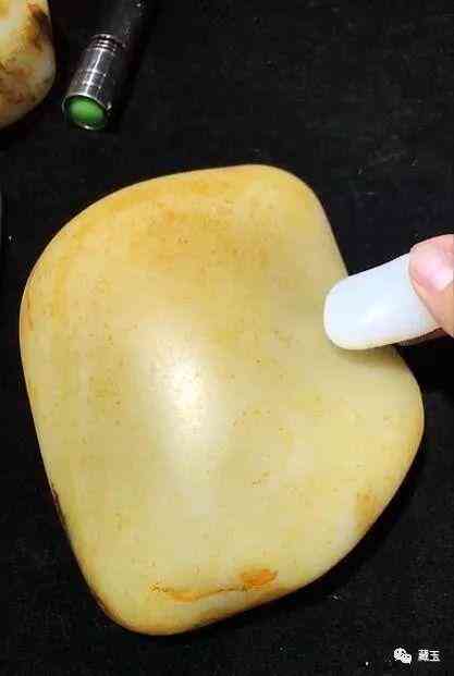 如何分辨和田玉的真假(如何分辨和田玉的真假鉴别)插图9 如何分辨和田玉的真假(如何分辨和田玉的真假鉴别)插图9