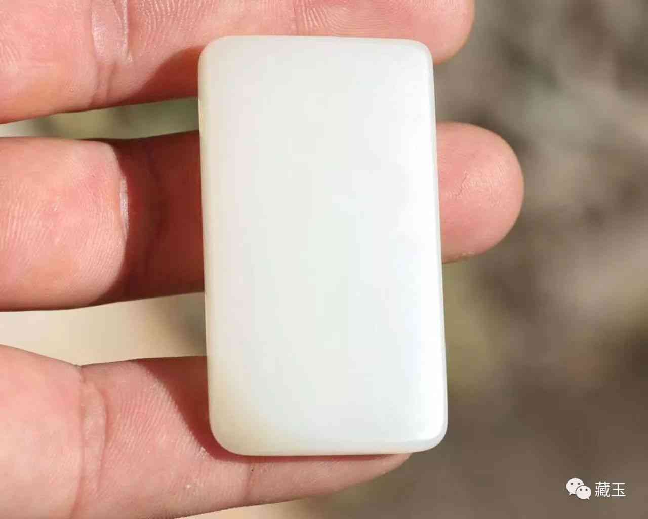 如何分辨和田玉的真假(如何分辨和田玉的真假鉴别)插图11 如何分辨和田玉的真假(如何分辨和田玉的真假鉴别)插图11