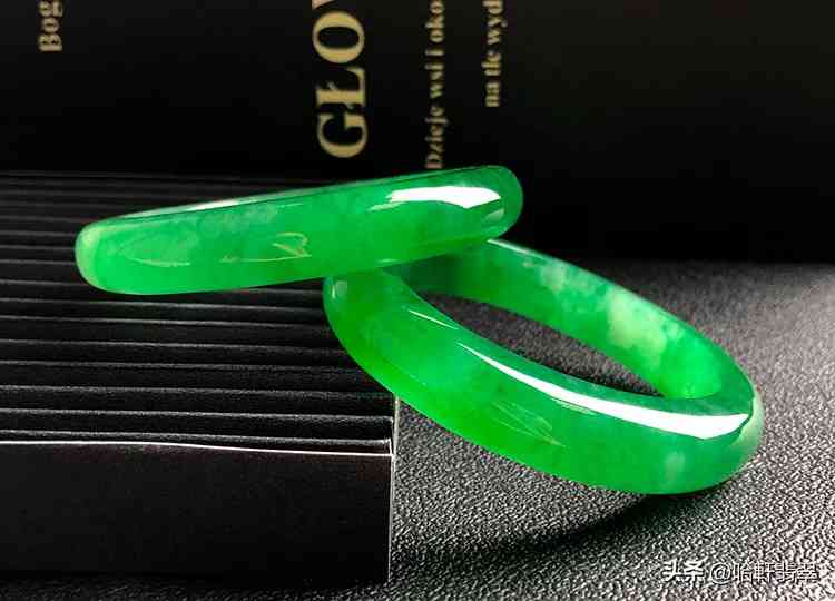 翡翠手镯价格2021行情(翡翠手镯价格2021行情走势图)插图13 翡翠手镯价格2021行情(翡翠手镯价格2021行情走势图)插图13