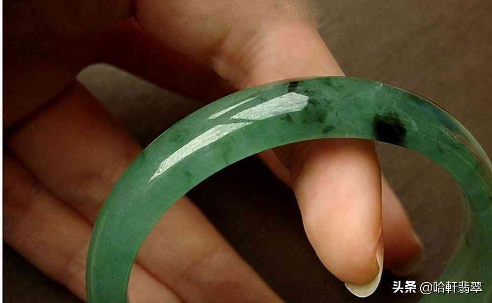 鉴别翡翠的最简单方法(鉴别翡翠的最简单方法视频)插图3 鉴别翡翠的最简单方法(鉴别翡翠的最简单方法视频)插图3