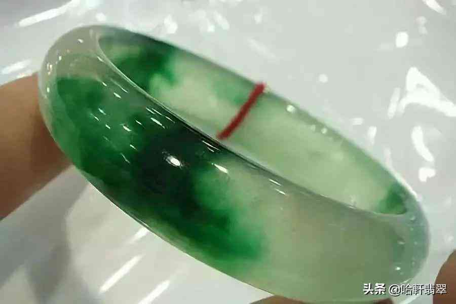 鉴别翡翠的最简单方法(鉴别翡翠的最简单方法视频)插图9 鉴别翡翠的最简单方法(鉴别翡翠的最简单方法视频)插图9