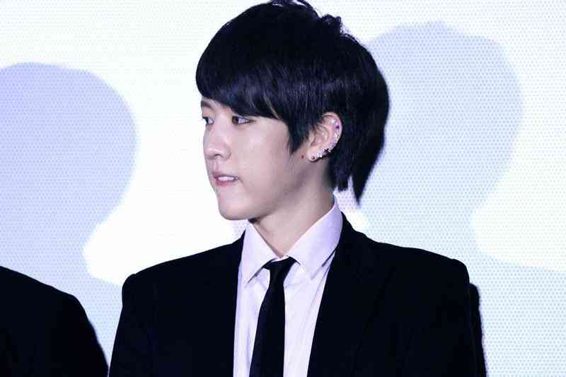 男士耳钉款式(男士耳钉款式大全)插图3 男士耳钉款式(男士耳钉款式大全)插图3