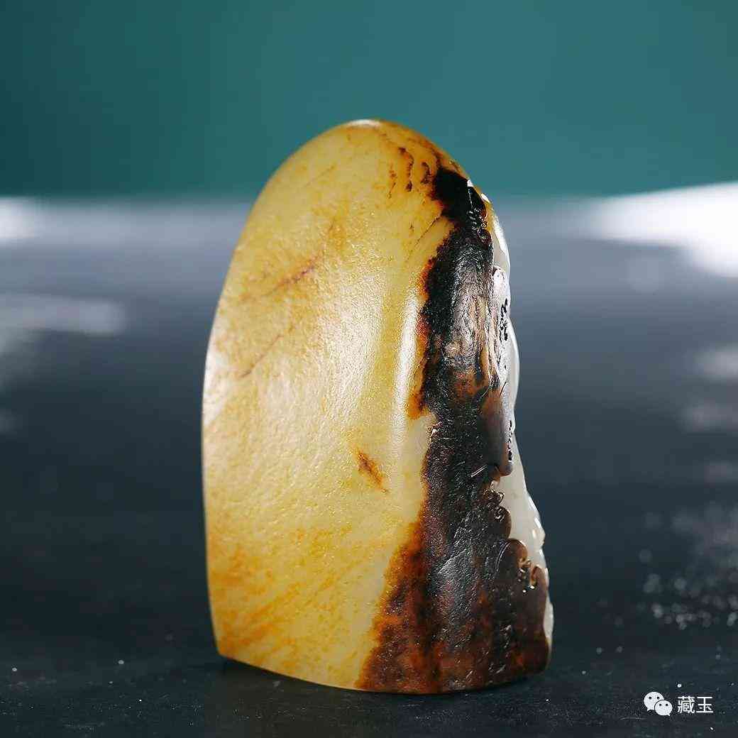 黑皮和田玉籽料原石(黑皮和田玉籽料原石镶嵌吊坠)