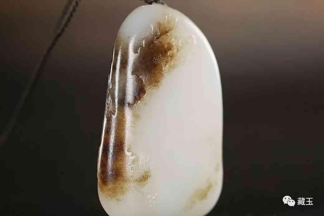 黑皮和田玉籽料原石(黑皮和田玉籽料原石镶嵌吊坠)插图5