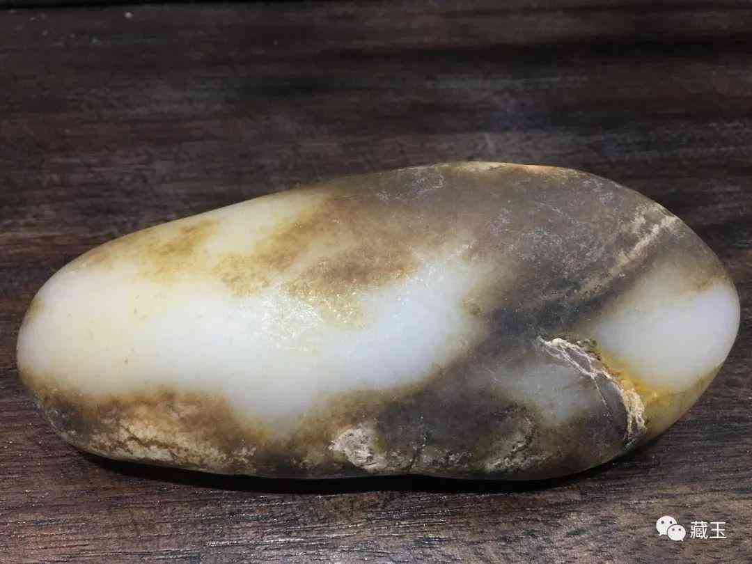 黑皮和田玉籽料原石(黑皮和田玉籽料原石镶嵌吊坠)插图8