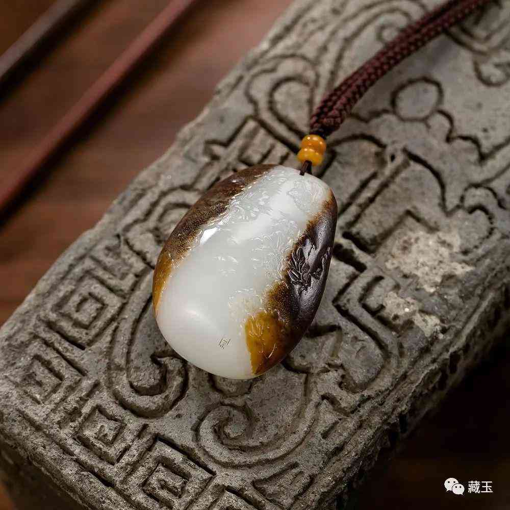 黑皮和田玉籽料原石(黑皮和田玉籽料原石镶嵌吊坠)插图13