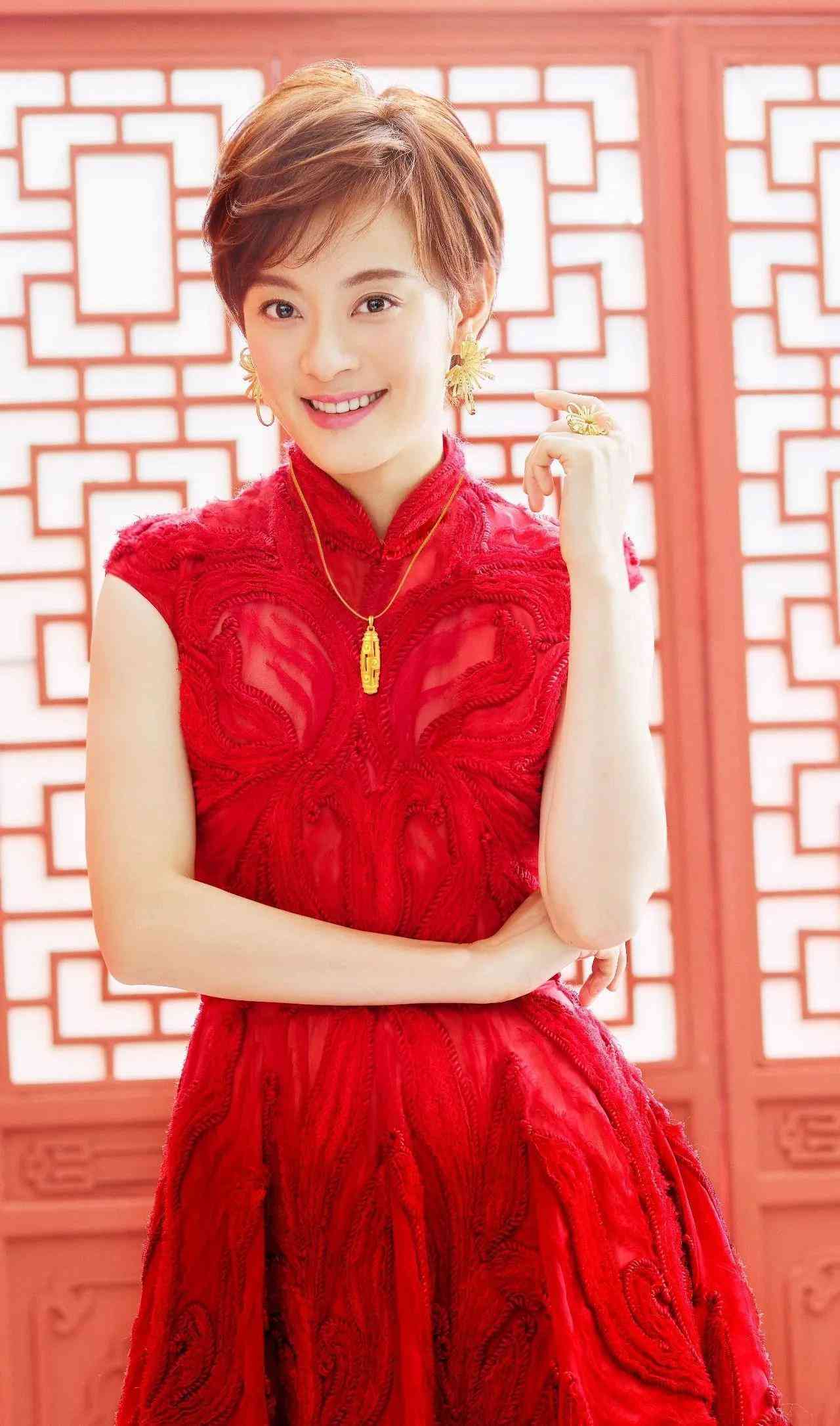 金镯子带右手旺自己(女人金镯子戴哪个手旺运)插图2 金镯子带右手旺自己(女人金镯子戴哪个手旺运)插图2