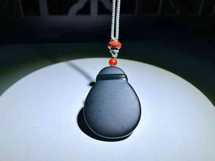 和田玉吊坠多少钱一个(正宗的和田玉吊坠多少钱一个小的)插图3