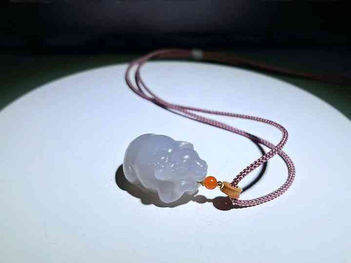 和田玉吊坠多少钱一个(正宗的和田玉吊坠多少钱一个小的)插图7