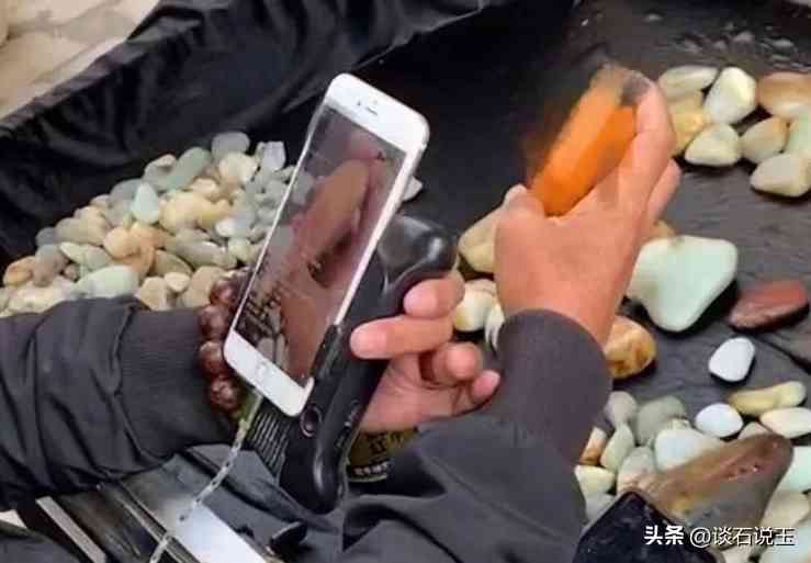 玉是越绿越好还是越白越好(什么样的玉才是真正的好玉镯)插图6