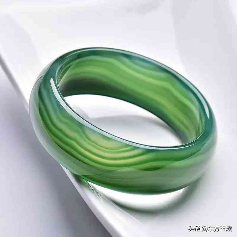 玉髓和玉的区别价格(玉髓和玉石的区别价格)