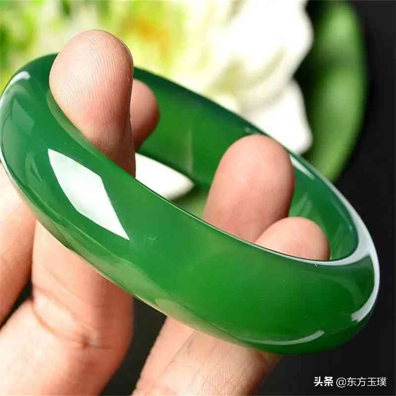 玉髓和玉的区别价格(玉髓和玉石的区别价格)插图1 玉髓和玉的区别价格(玉髓和玉石的区别价格)插图1