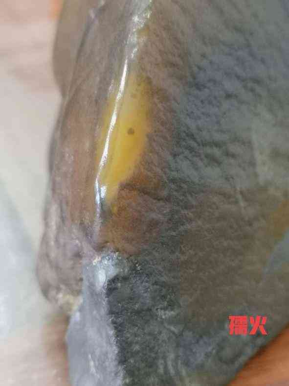 黄蜡石产地(黄蜡石哪里产地的最好)插图2 黄蜡石产地(黄蜡石哪里产地的最好)插图2