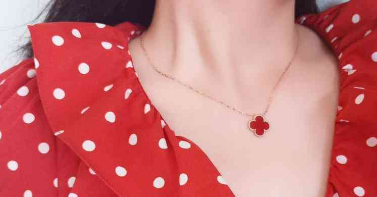 四叶草项链哪个颜色好看(梵克雅宝四叶草项链哪个颜色好看)插图2