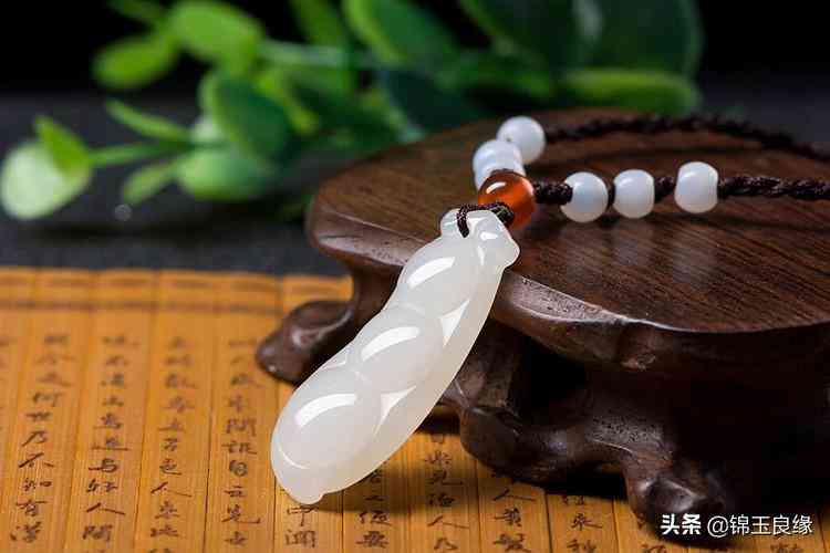 翡翠是不是玉的一种(翡翠是不是玉石的一种)插图3