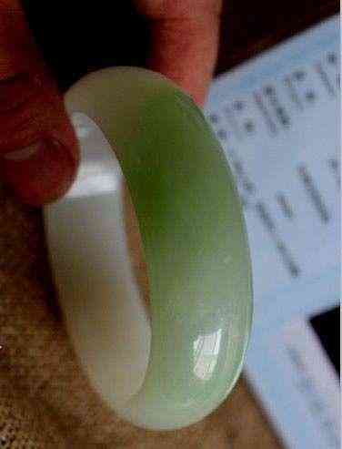 玛瑙玉手镯的价格(玛瑙玉手镯的价格是多少)插图1