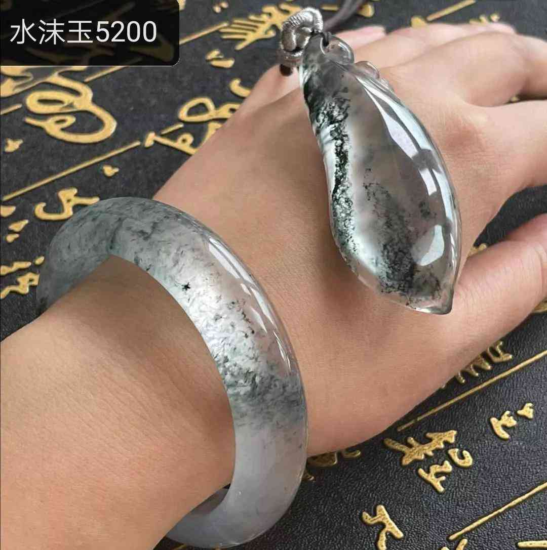 石英岩玉手镯值不值钱(石英岩玉手镯值钱吗)