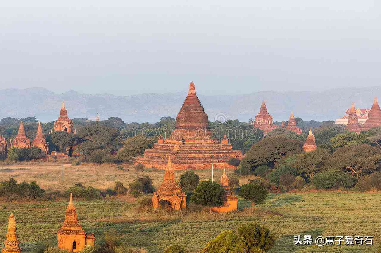 缅甸玉手镯(缅甸翡翠玉手镯到底多少钱一个)