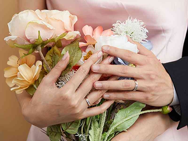 婚戒戴在哪个手指头(婚戒戴在哪个手指头比较好)