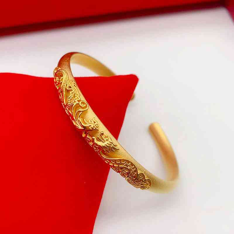 翡翠手镯的寓意和象征(紫罗兰翡翠手镯的寓意和象征)