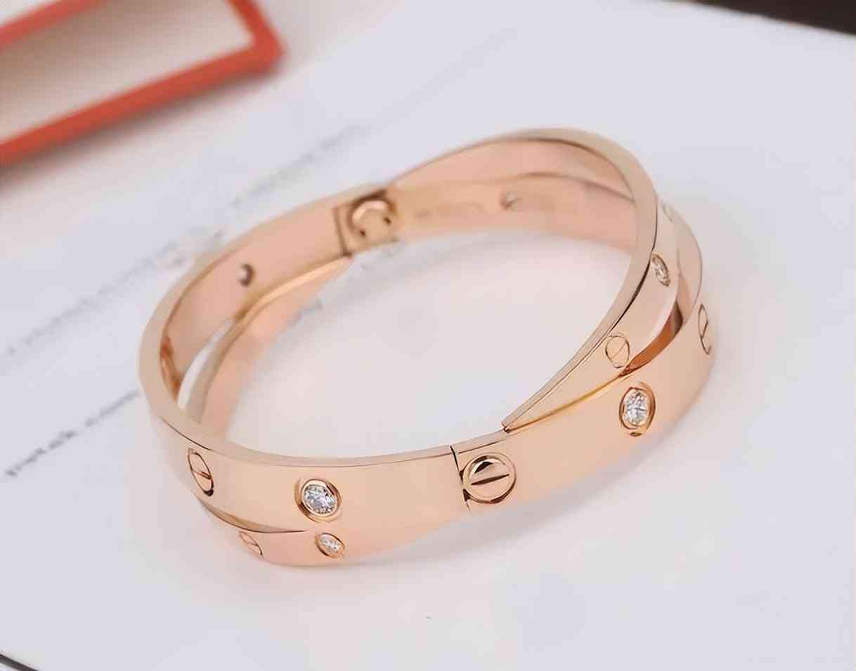 卡地亚手镯为什么这么贵(卡地亚手镯为什么这么贵呢)