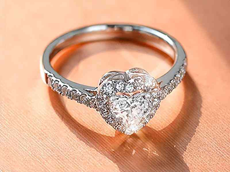 2卡钻石戒指一般多少钱(2卡钻石戒指一般多少钱一克)