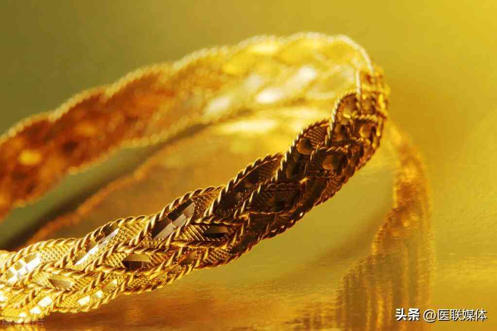 女人戴珍珠项链有什么好处(女人戴珍珠项链有什么好处和坏处)