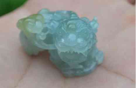 翡翠貔貅开光(翡翠貔貅戴久了会自然开光吗)