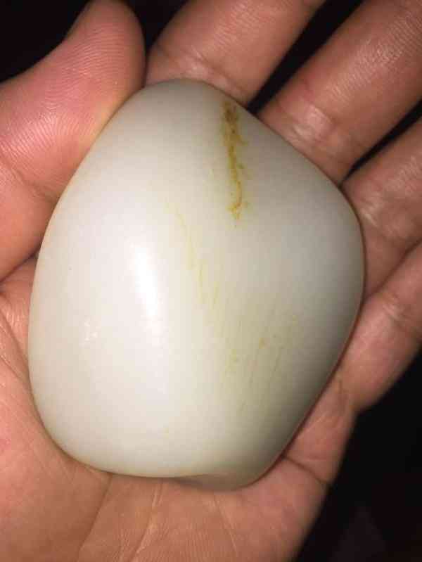 羊脂玉怎么分辨真假(黑羊脂玉怎么辨别真假)