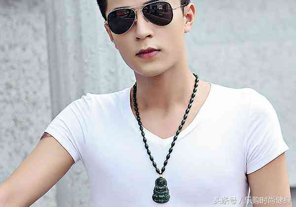 翡翠貔貅吊坠用什么链子佩戴(翡翠貔貅吊坠用什么链子佩戴好看)