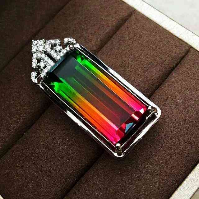 什么是碧玺怎样鉴别碧玺(碧玺真假最简单的鉴别小窍门)