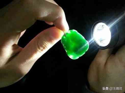 怎么分辨真假翡翠(怎么分辨真假翡翠蛋面)