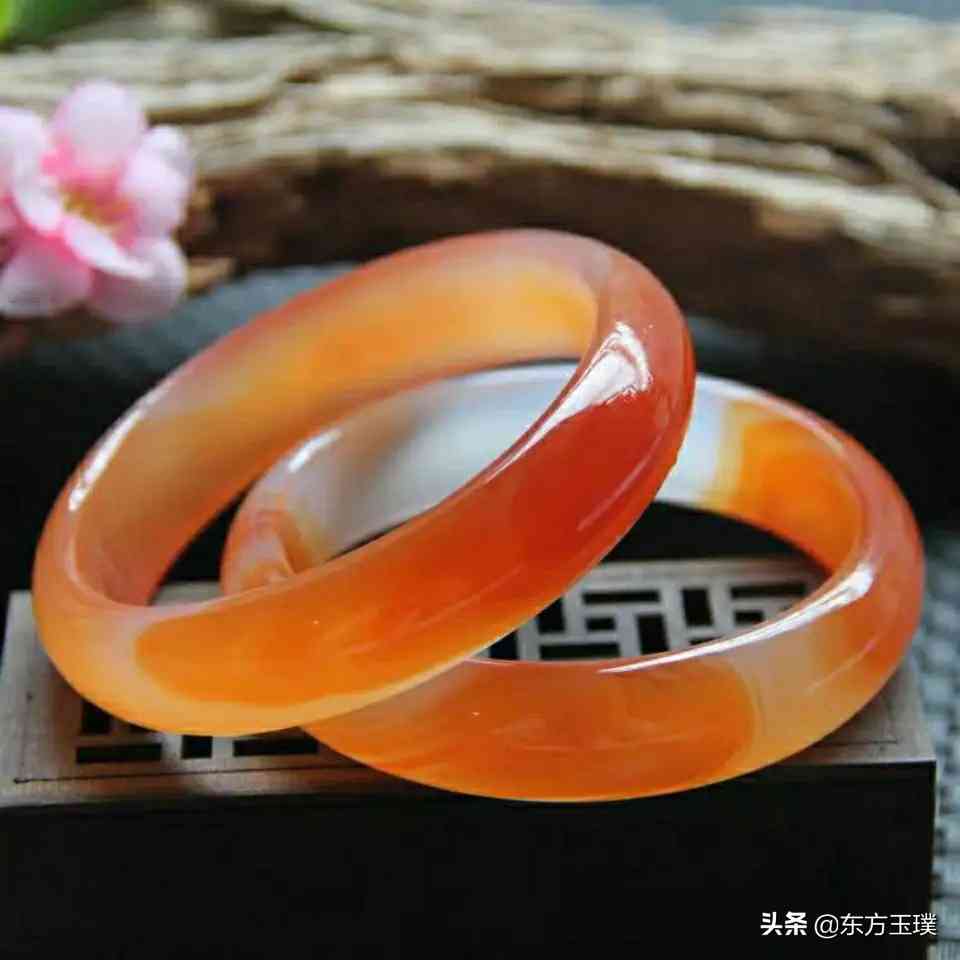 玛瑙和玉哪个对身体好(玛瑙和玉石哪个对身体好)