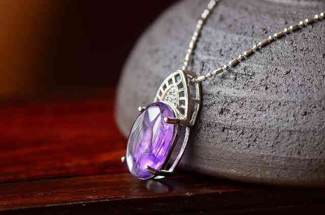 紫水晶寓意是什么意思(紫水晶寓意是什么意思和象征)