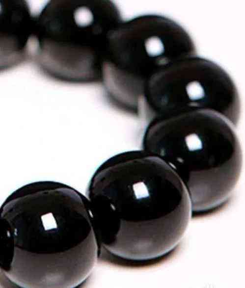 黑玛瑙的寓意和象征(黑玛瑙的寓意和象征风水)