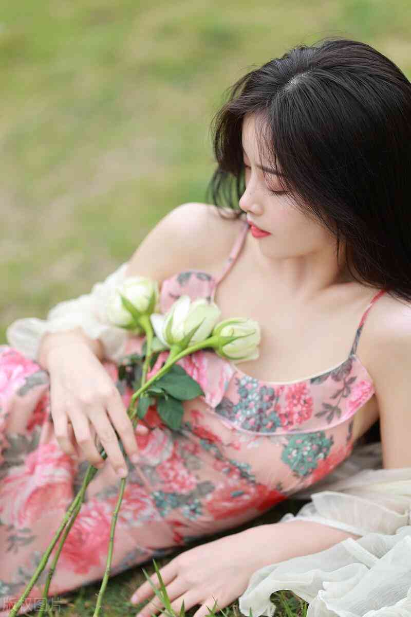 月入5千求婚戒指买多少(普通人一般买求婚戒指多少钱)