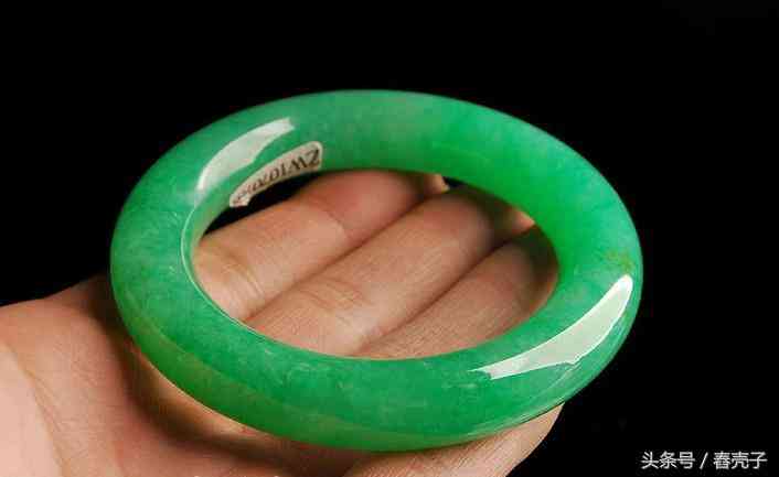 手镯分为哪几种款式(黄金手镯分为哪几种款式)