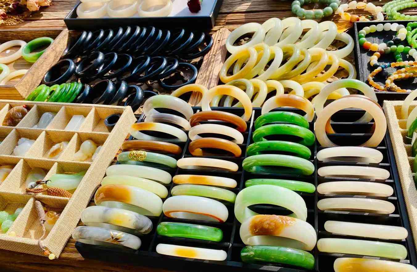 墨玉手镯多少钱一个(墨玉手镯多少钱一个图片)