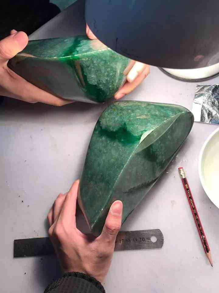 翡翠原石价格走势(翡翠原石价格走势图分析)