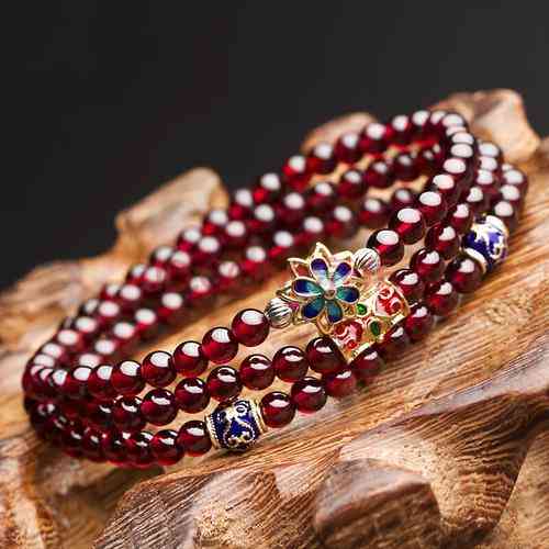 石榴石手链寓意(黄金配石榴石手链寓意)