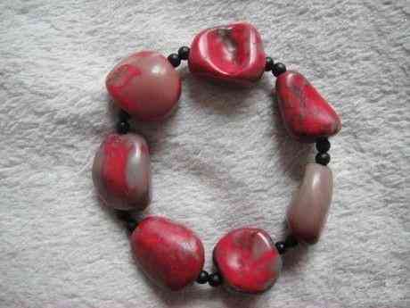 鸡血石手串(鸡血石手串的寓意)