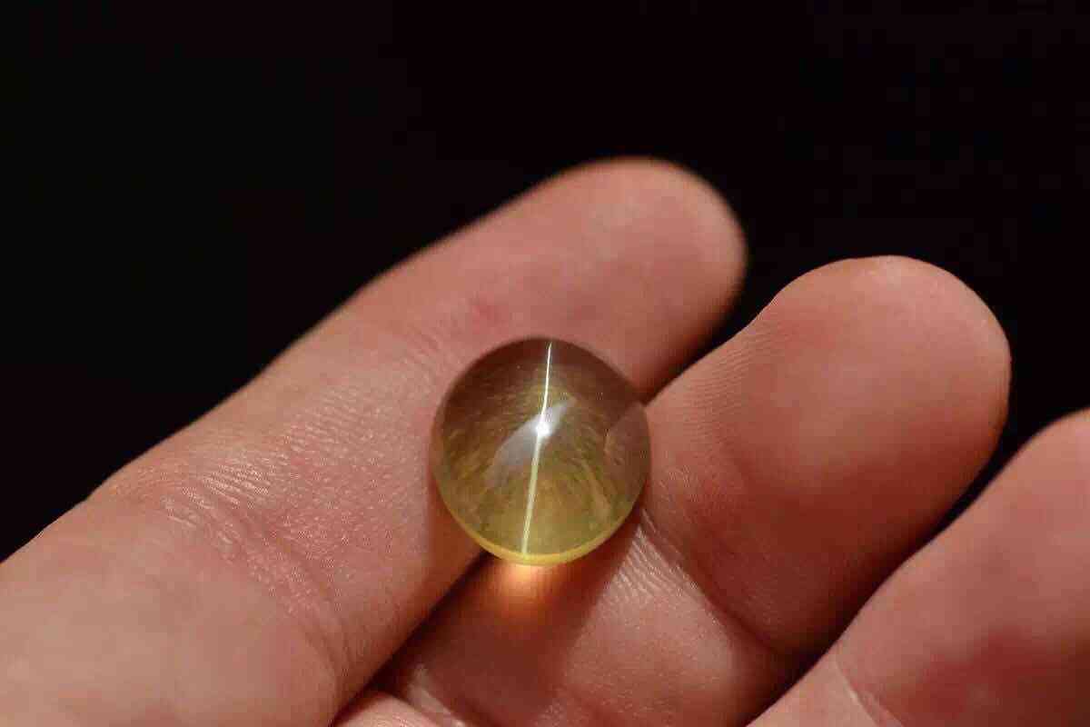 猫眼石手镯怎么看真假辨别(猫眼石手镯怎么看真假辨别视频)